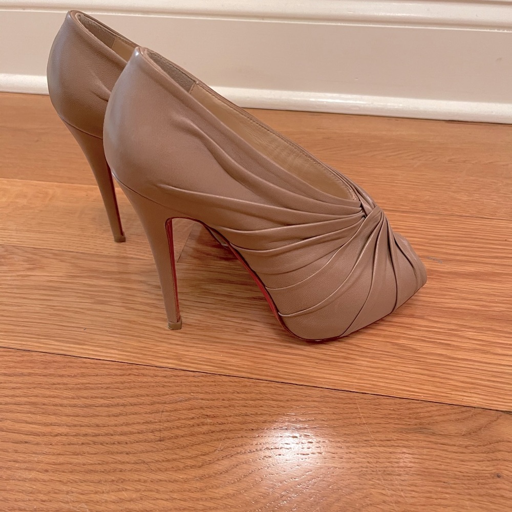 Christian Louboutin Manchon Twist-Front Booties